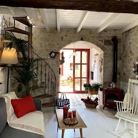Alacati Red House Tatil Evi *