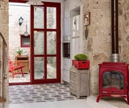 Alacati Red House بيت للعطل